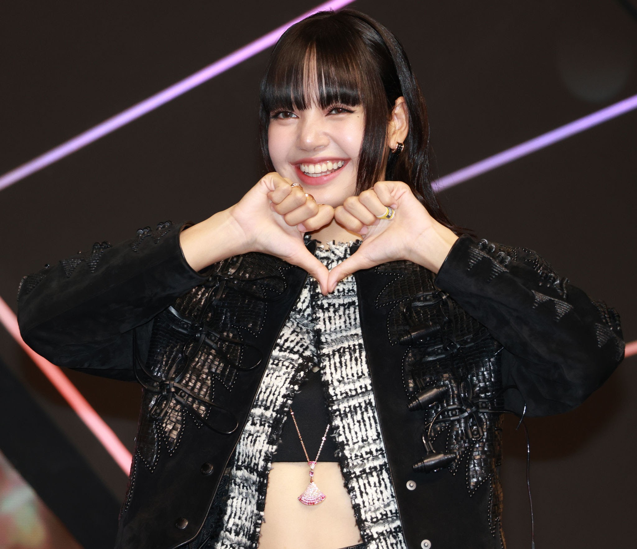 The White Lotus Season 3 First Look: BLACKPINK’s Lisa Welcomes Guests to Thailand as the New Hotel Receptionist