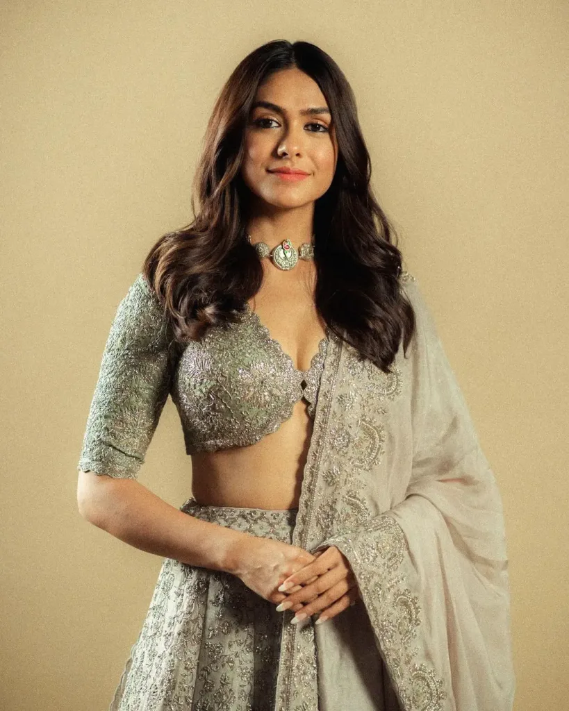 Mrunal Thakur Hot Pics