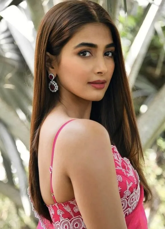 Pooja Hegde Hot Pics