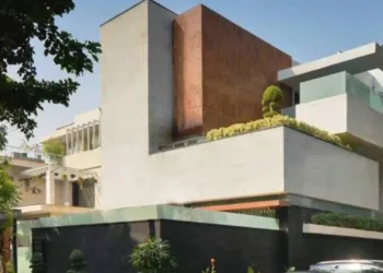 Virat Kohli's Houses in Delhi and Gurgaon: Check out the details of the Extravagance of Virat Kohli!!