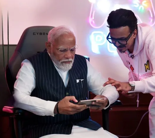 FILE PHOTO Prime Minister Narendra Modi gaming with Animesh Agarwal CEO and Co founder of 8Bit Creatives png Government support, medals, and global recognition define a landmark year for Indian esports and video gaming in 2024