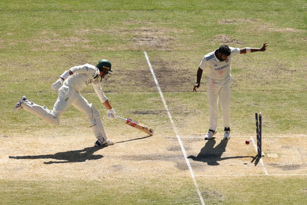 Mitchell Starc being run out by Rishabh Pat Australia vs India 4th Test: Day 4 Match Report as Lyon and Boland Frustrate India as Australia's Lead Surpasses 300 Following Bumrah's Middle-order Blitz