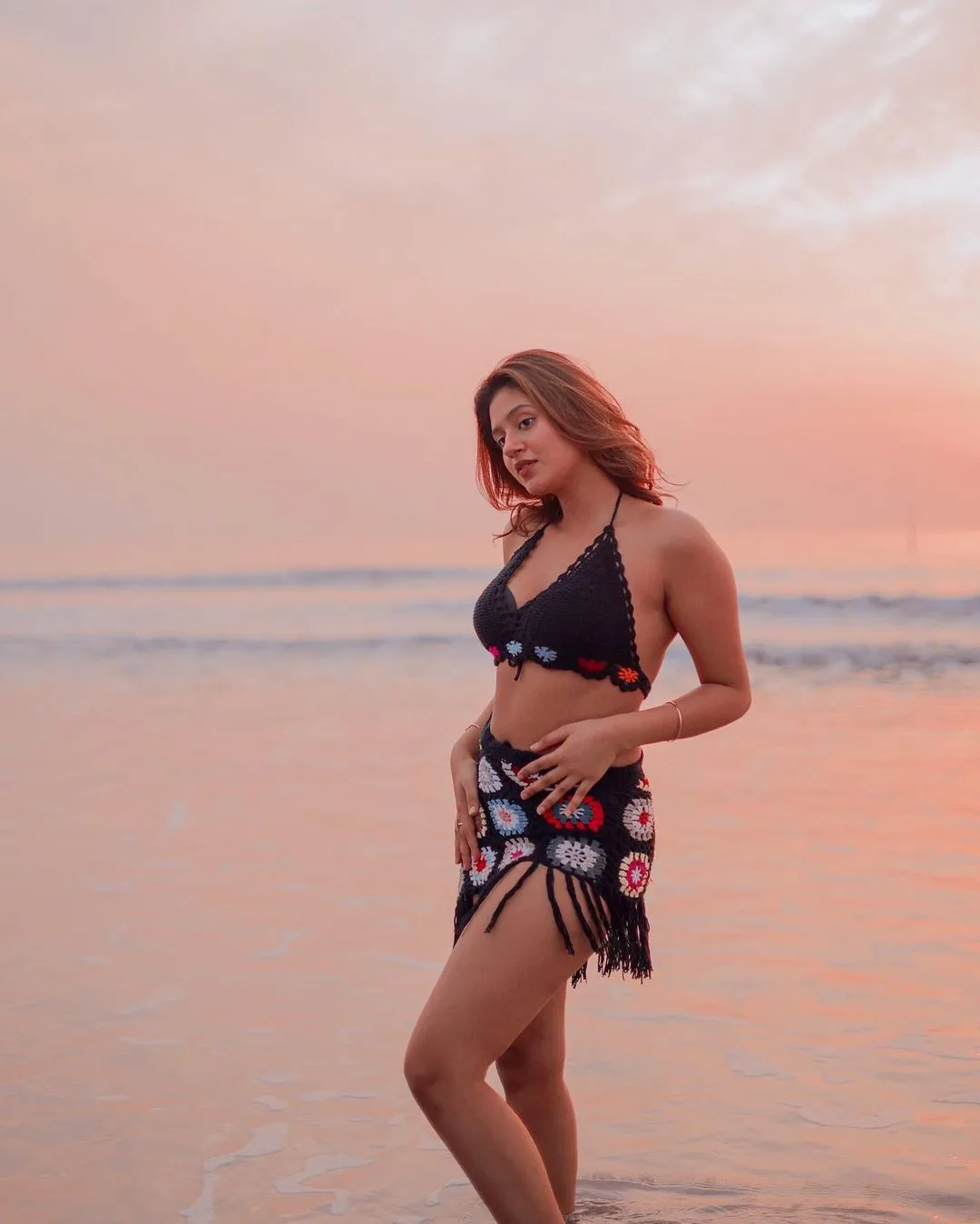Anjali Arora Hot Pics: A Stunning List of Hot Photos as of 2025 7 Anjali Arora Hot Pics: A Stunning List of Hot Photos in 2024