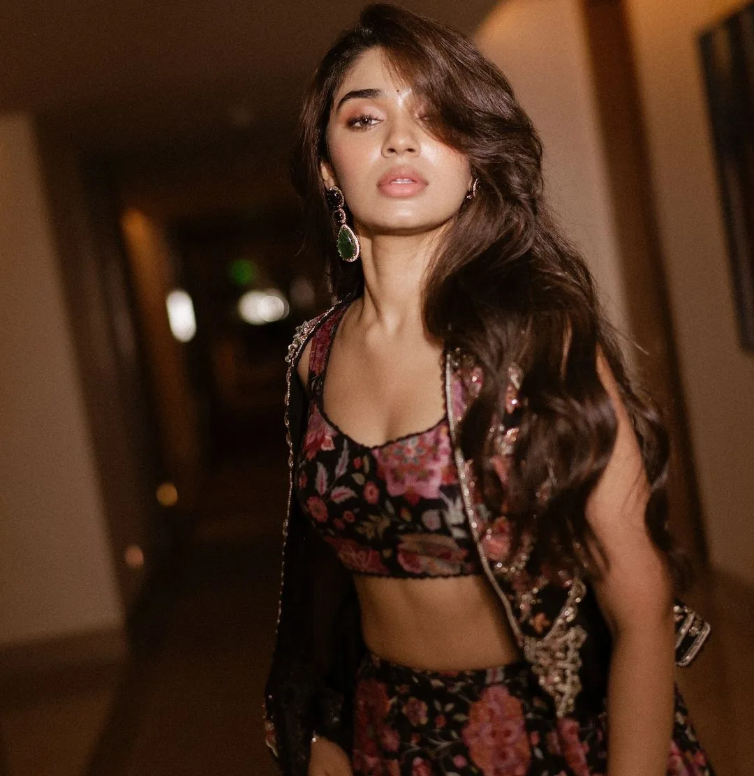 Krithi Shetty Hot Photos