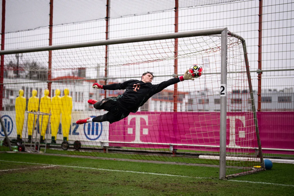 Bayern Munich Signs 21 year old Goalkeeper Jonas Urbig Bayern Munich Signs 21-year-old Goalkeeper Jonas Urbig: The Future of Goalkeeping at Allianz Arena