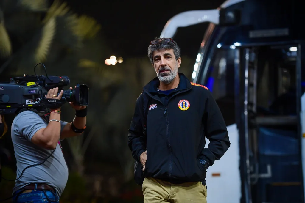 East Bengal Head Coach Oscar Bruzon ISL 2024/25: Mohun Bagan vs East Bengal - Match Preview, Prediction and Where to Watch The Match Live?