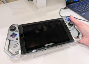 Intel Showcases Modular Handhelds & “Lunar Lake” Laptops at CES 2025: A Glimpse into the Future of Computing