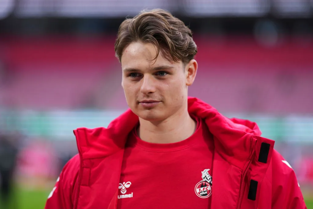 Jonas Urbig Bayern Munich Signs 21-year-old Goalkeeper Jonas Urbig: The Future of Goalkeeping at Allianz Arena