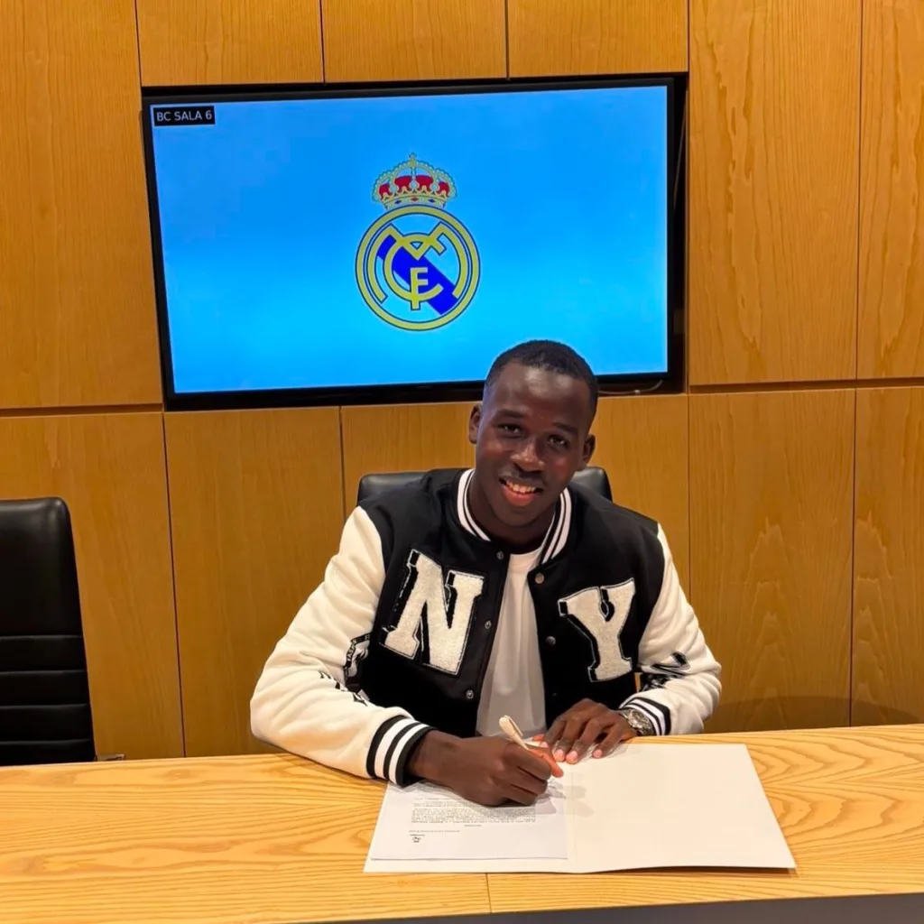 Lamini Fati formally signing his contract as new Real Madrid player from Leganes Who is Real Madrid's Newest Signing, 18 Year Old Lamini Fati? Scouting Report and Tactical Analysis