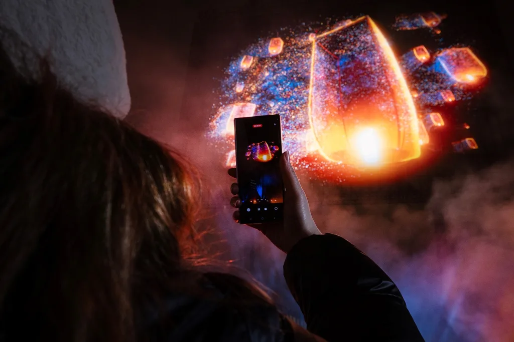 Samsung Lights Up London with Stunning Holograms Ahead of Galaxy Unpacked 2025