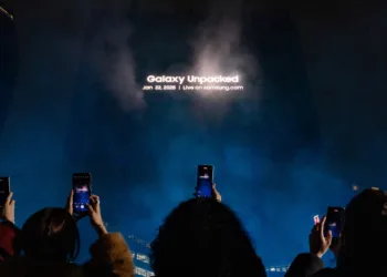 Samsung Lights Up London with Stunning Holograms Ahead of Galaxy Unpacked 2025