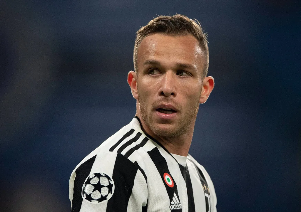 Santos are in advanced talks to sign Arthur Melo on loan deal from Juventus Santos Poised to Sign Arthur Melo on Loan from Juventus in Ambitious Transfer Move