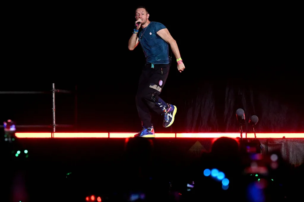 cold 3 Coldplay Concert Updates: Chris Martin Wins Hearts in Mumbai with Thoughtful Gestures