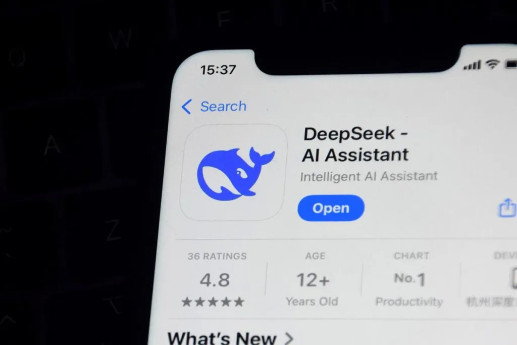 deeps 3 DeepSeek vs ChatGPT: A Comprehensive Comparison of AI Chatbots in 2025