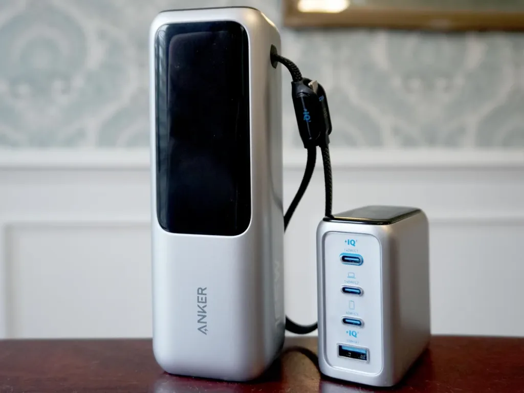 Anker Debuts Wall Charger with Display & TSA Power Bank at CES