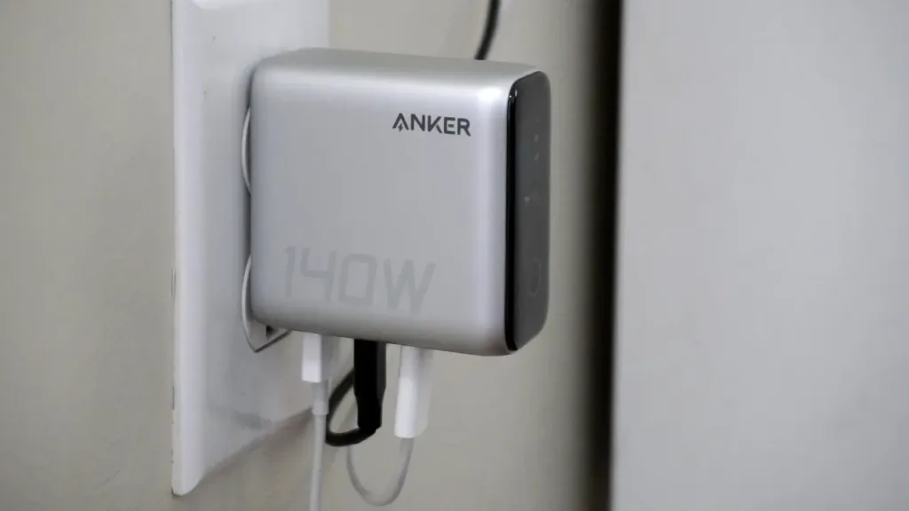 Anker Debuts Wall Charger with Display & TSA Power Bank at CES