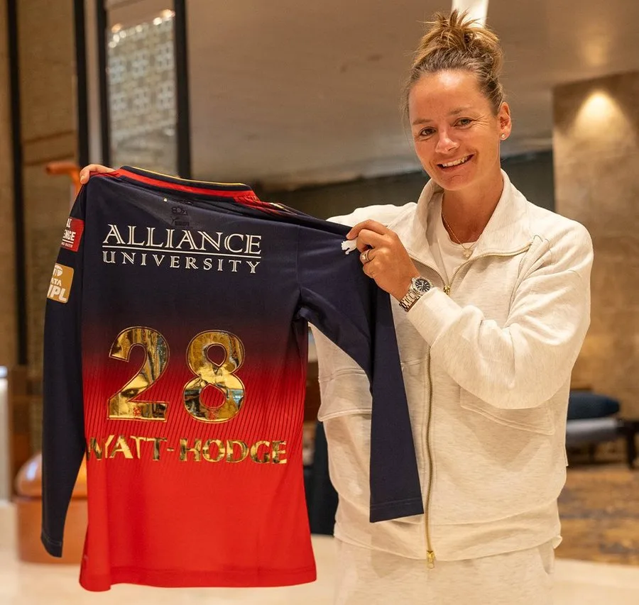 Danielle Wyatt Hodge png WPL 2025: Royal Challengers Bangalore Squad Preview - Can RCB Overcome Early Hurdles to Defend Their Crown?