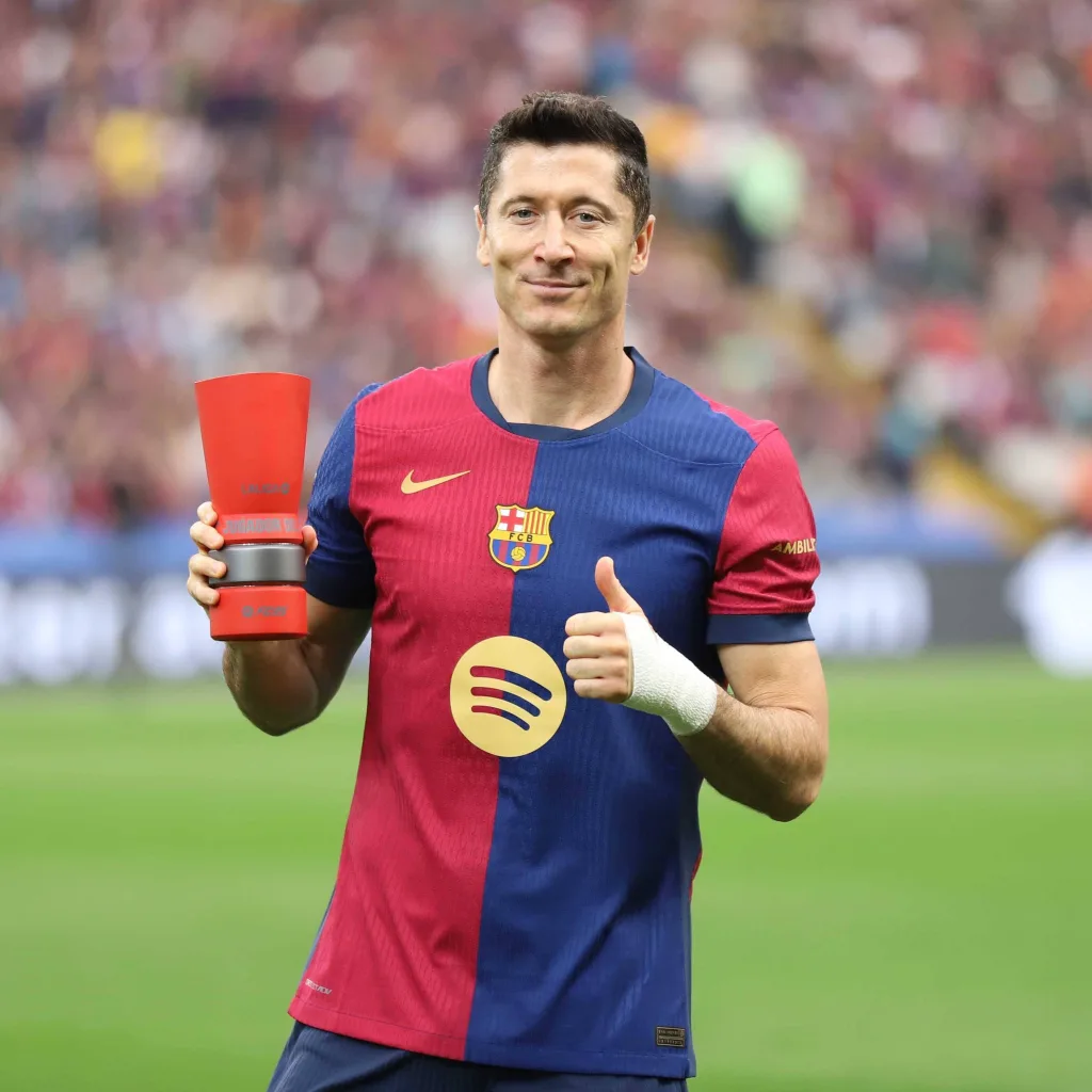 Robert Lewandowski 1 Barcelona’s Shirt Sales Unveil Fan Favorites: Young Star, Veteran Leader, and a Legendary Surprise