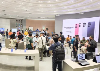 Samsung’s flagship store at BKC with over 700 early deliveries of Galaxy S25 series