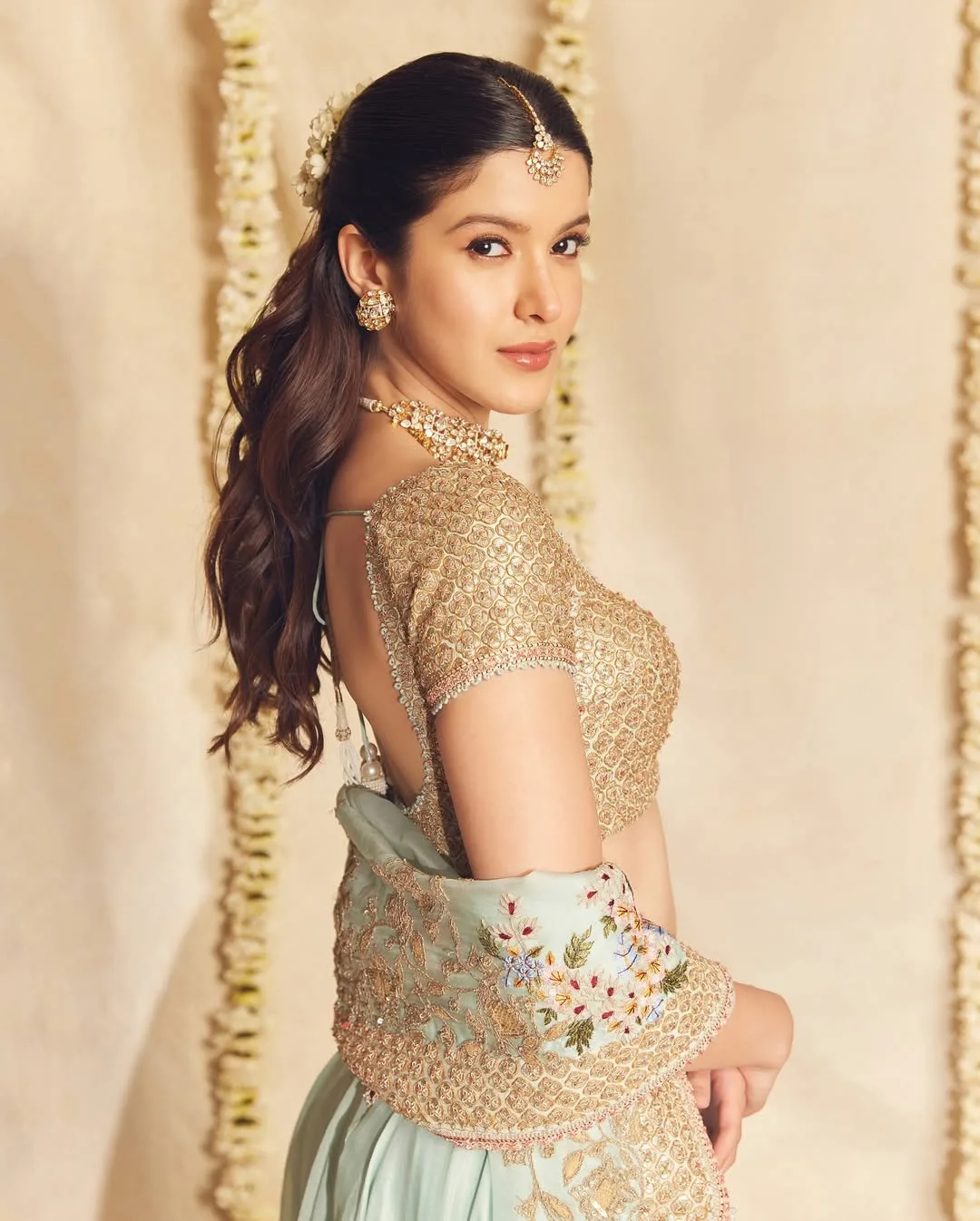 Snapinst.app 450642578 1013280413567854 2181796478359604557 n 1080 Shanaya Kapoor Hot Pics 2025: Explore Them Now!