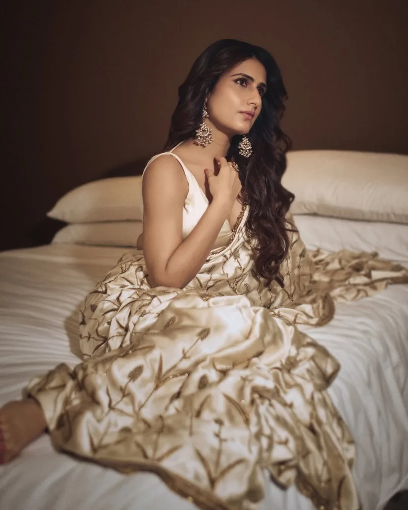 Snapinst.app 476321015 18484066150011785 5405103640311411098 n 1080 1 Fatima Sana Shaikh Stuns in Silk: How She Mastered the Art of Timeless Elegance