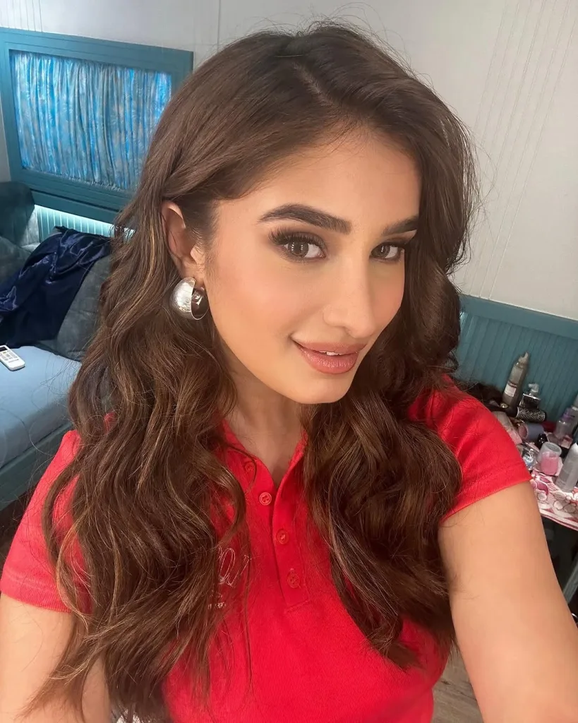 Snapinst.app 476463019 18313213372202311 6129213934594543169 n 1080 Rasha Thadani Valentine's Day Glam: A Dewy Makeup Look to Steal Hearts