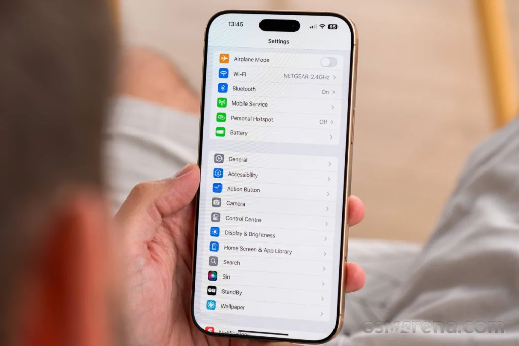 i phone 16 pro max 1 iPhone 17 to Feature Samsung’s Best OLED Displays Across All Models