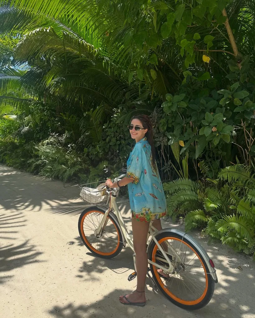 Snapinst.app 483536768 18498200017040637 8162775854586471356 n 1080 1 Ananya Panday Seychelles Escape: A Style Narrative Beyond Trends