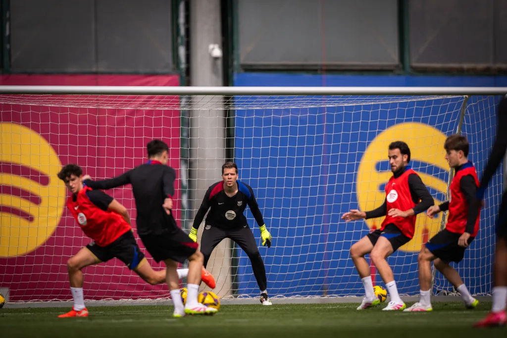 Wojciech Szczesny 1 Barcelona Close to Reaching Verbal Agreement with Wojciech Szczesny for Contract Extension