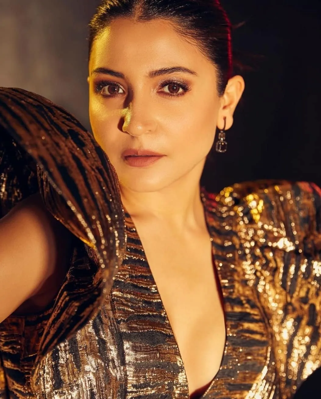Gorgeous Anushka Sharma Hot Photos Gallery as of 2025