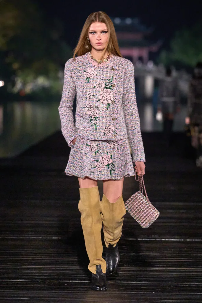 Chanel Fall 2025: Hollywood Celebrities Redefine Timeless Elegance With their Unique Fashion Sense 2 bck 2 Chanel Fall 2025: Hollywood Celebrities Redefine Timeless Elegance With their Unique Fashion Sense