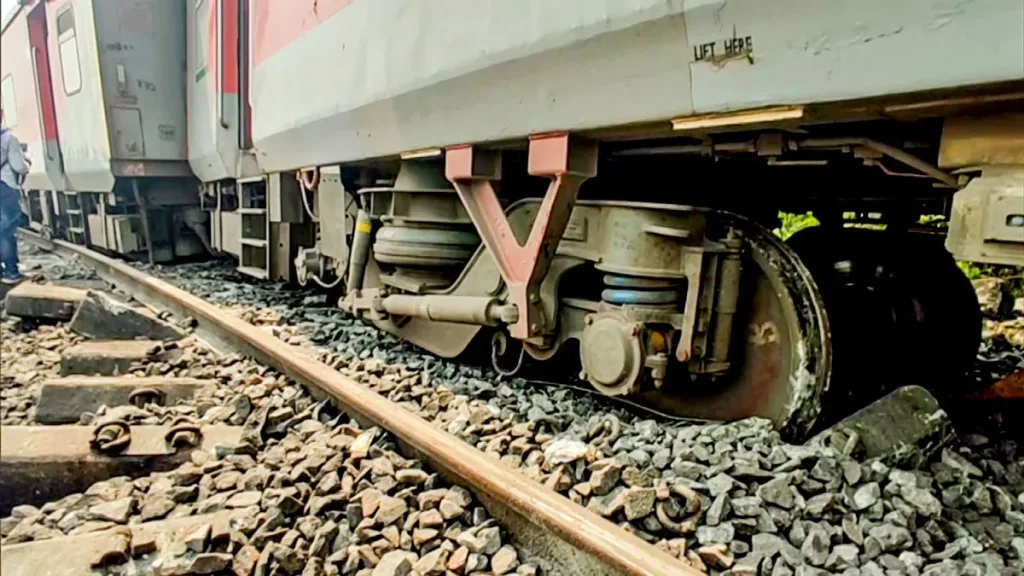 benggal 2 Tragedy Strikes: Bangalore-Kamakhya Express Derailment in Odisha Claims One Life, Injures Seven