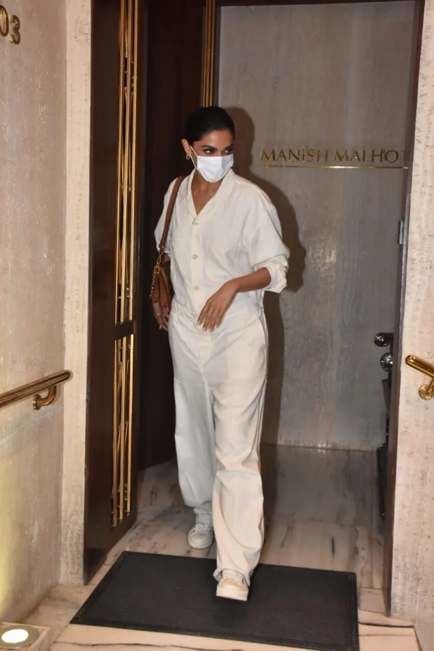 Deepika Padukone Hot
