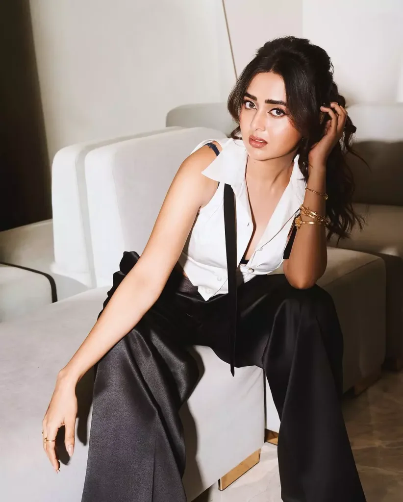 eejjs 3 Tejasswi Prakash Fashion Statement: The Heartwarming 'Hi' That Broke the Internet