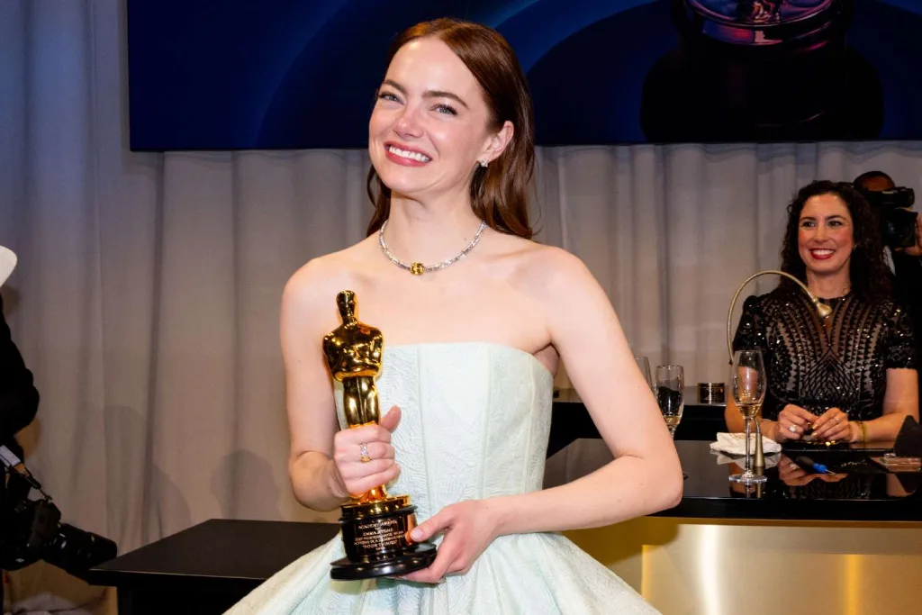 emma 6 Emma Stone Oscar 2025 Look: Glamourous Actress has Redefined Red Carpet Elegance