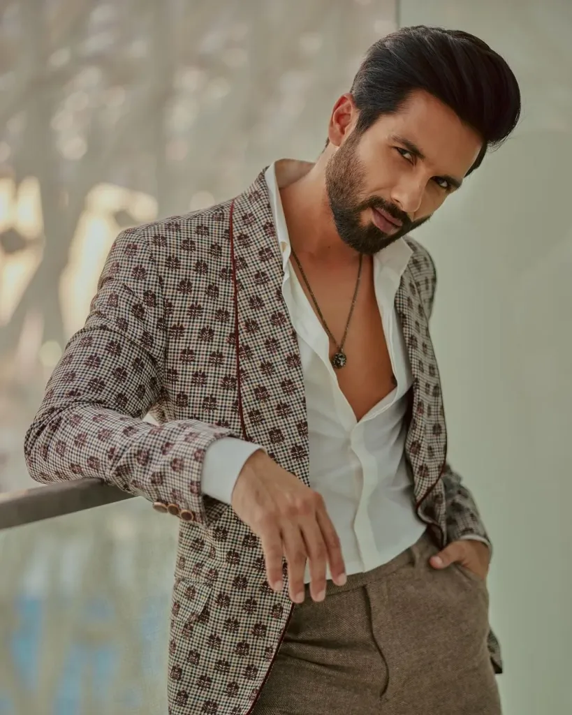 shahid 16 Dashing Shahid Kapoor Photos: A Cinematic Journey of Passion and Reinvention