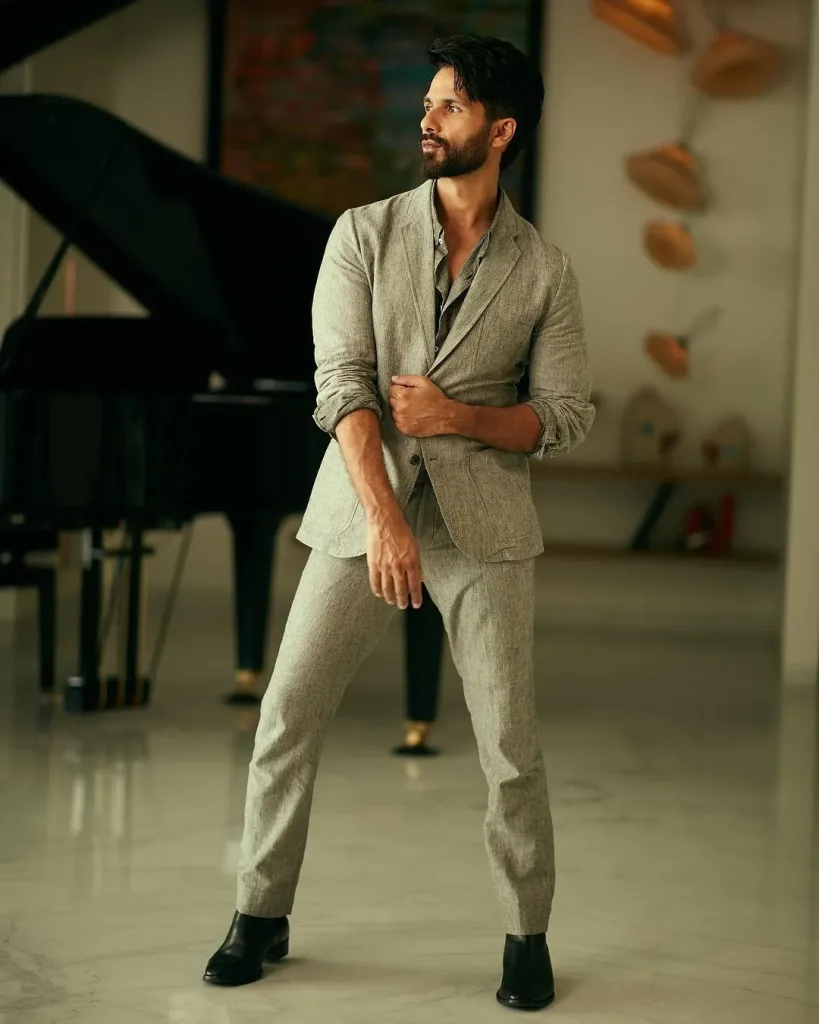 shahid 5 Dashing Shahid Kapoor Photos: A Cinematic Journey of Passion and Reinvention