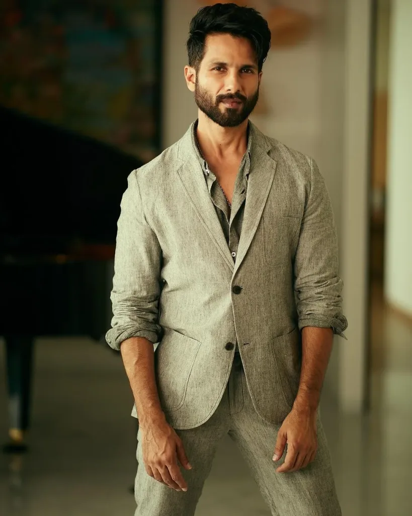 shahid 6 Dashing Shahid Kapoor Photos: A Cinematic Journey of Passion and Reinvention