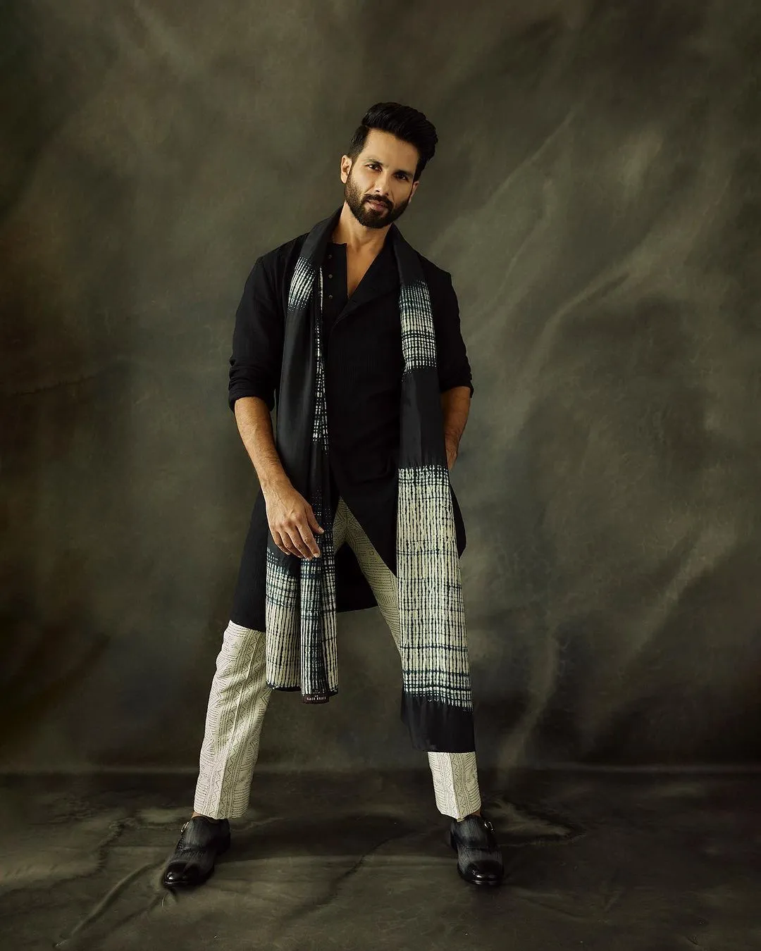 Dashing Shahid Kapoor Photos 2025: Explore More! 10 Shahid Kapoor Photos