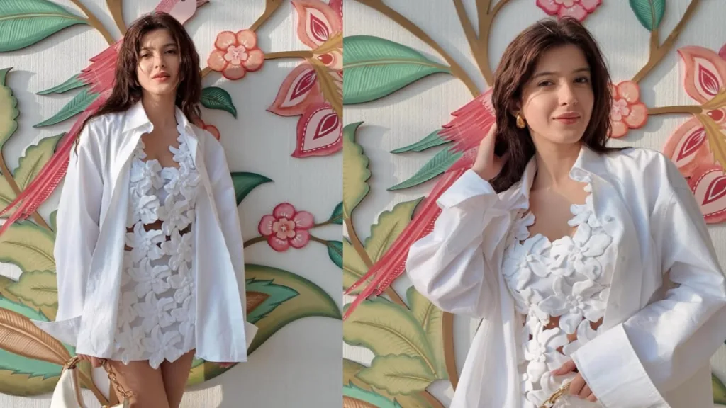 shanass9 2 Sizzling Shanaya Kapoor Beach Chic Revolution: Rs 3 Lakh Valentino Ensemble Sets New Vacation Style Standards