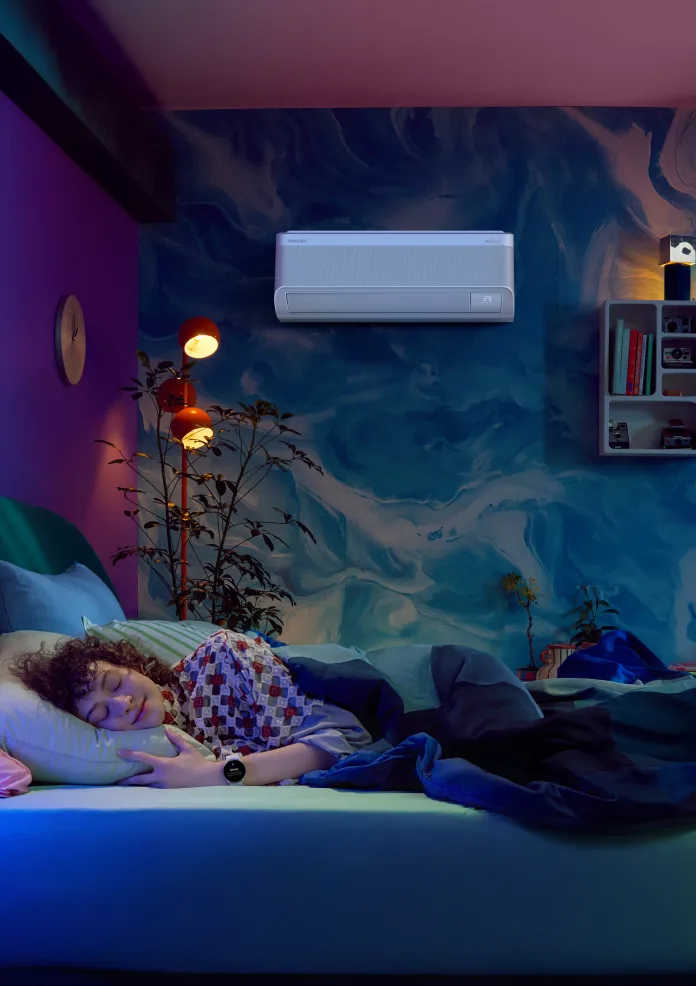 2025 Samsung Bespoke AI WindFreeTM_KV_Lifestyle Cut_WindFree_Wearable Good Sleep_Vertical (1) Smart Samsung Cooling: Goodbye Sleepless Summers with Style!