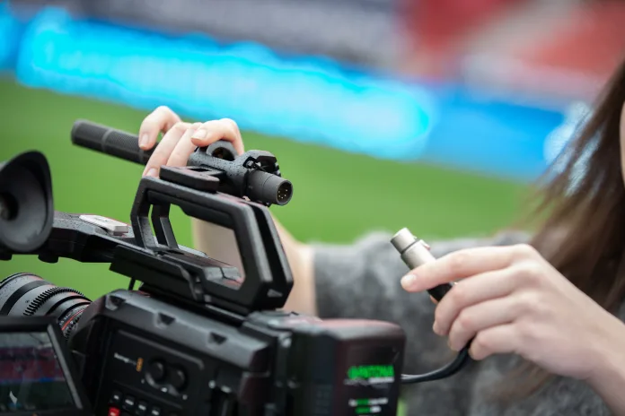 MKH_8018_Product_Shot_In_Use_Stadium_01 Sennheiser’s New MKH 8018 Stereo Shotgun Mic Redefines Field Recording for Filmmakers