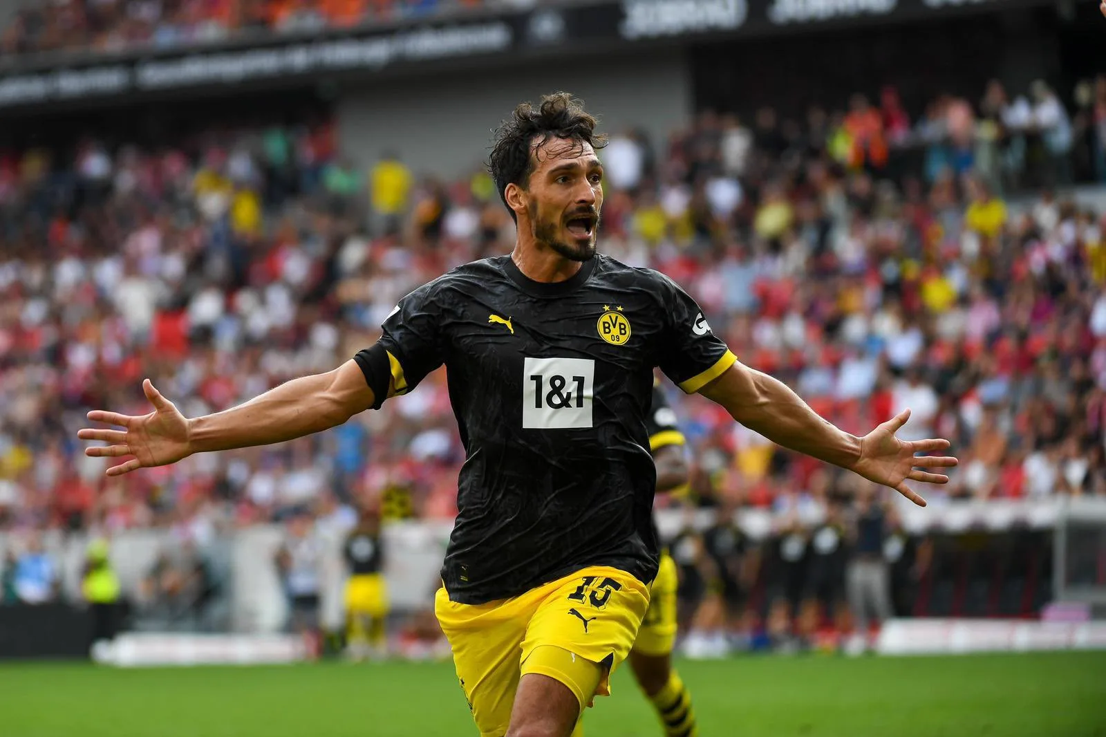 Mats Hummels to Hang Up His Boots: German Defender Set for Retirement at Season's End