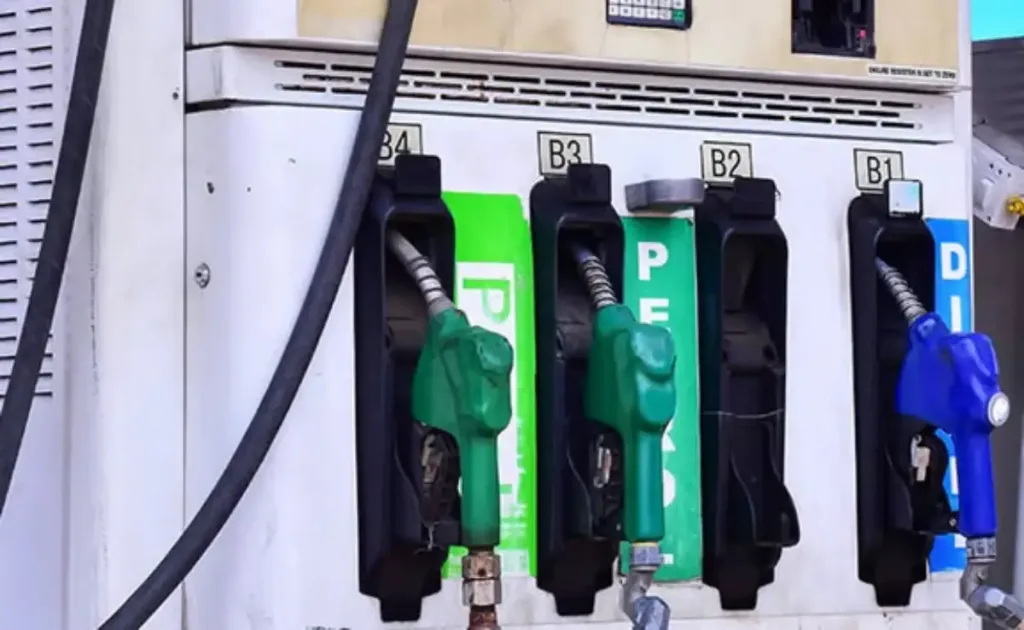 Petrol Diesel Excise Duty Hike: Why is Modi govt increasing despite global oil prices decreasing? 1 Petrol Diesel Excise Duty Hike 1 Petrol Diesel Excise Duty Hike: Why is Modi govt increasing despite global oil prices decreasing?