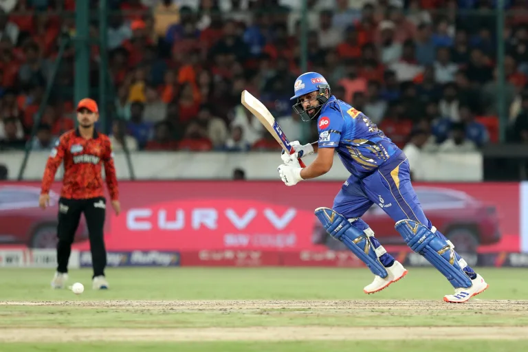 IPL 2025: Rohit Sharma’s Brilliant Fifty Guides MI to Fourth Straight Win as They Cruise Past SRH to Reach Top-Four