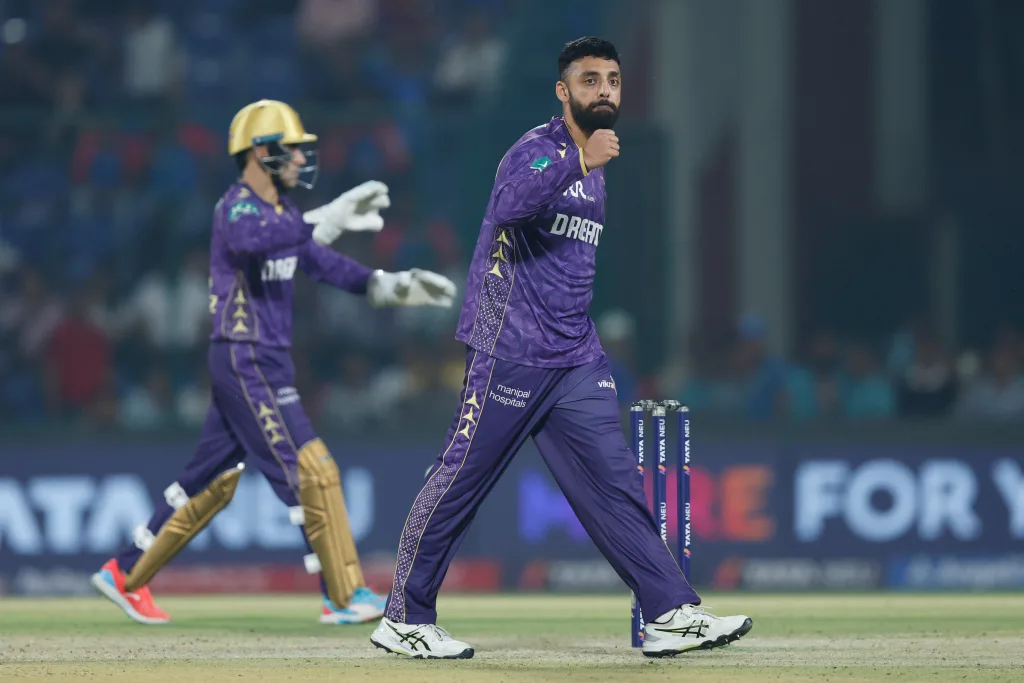Varun Chakravarthy 1 IPL 2025: Narine's All-Round Performance Leads KKR to 14-Run Victory Over DC
