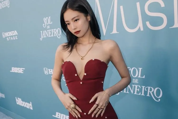 BLACKPINK Jennie Tops Apple Music’s K-pop Charts Following Electrifying Coachella 2025 Performance 1 BLACKPINK