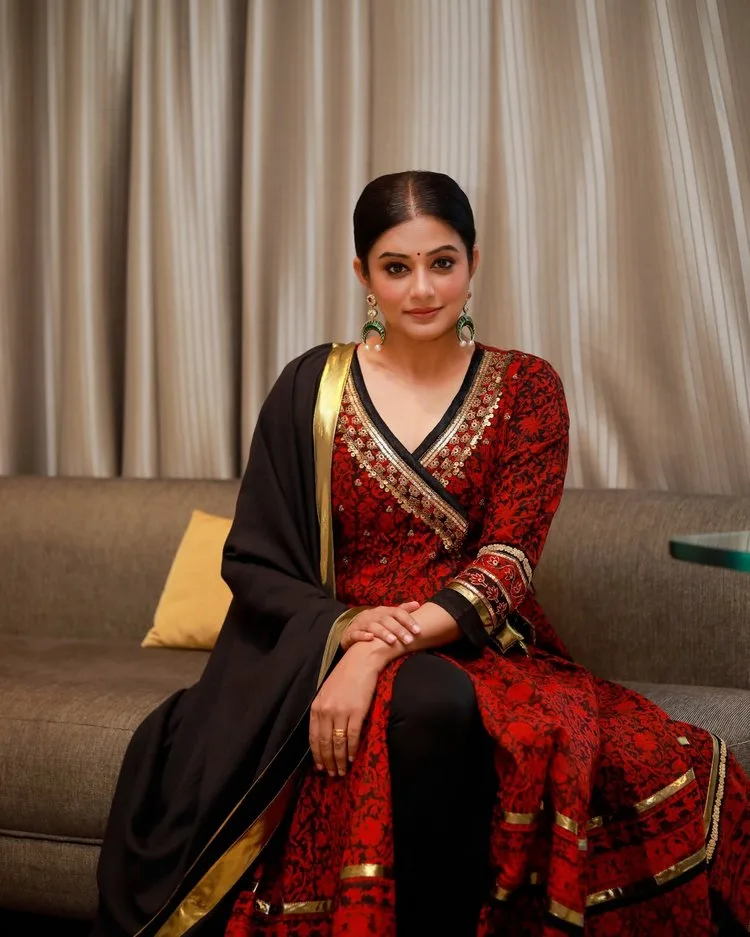 Priyamani 2025 Photoshoot: A Captivating Glimpse into the Actress’s Glamorous Transformation​