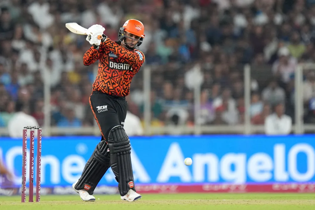 Abhishek Sharma 1 IPL 2025: Shubman Gill, Sai Sudharsan, and Jos Buttler Power Gujarat Titans to 38-Run Win Over Sunrisers Hyderabad