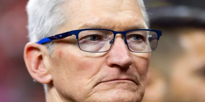 Apple Tariff Impact: Tim Cook Confirms No Immediate Price Hike Amid $900M Tariff Impact